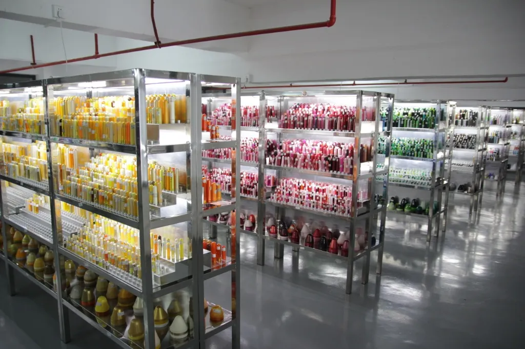 14mm 4G 4.3G 4.5g Pet Bottle Preform for Water Bottles Cosmetic Bottles Perfume Bottle and Medicine Bottle China Wholesale