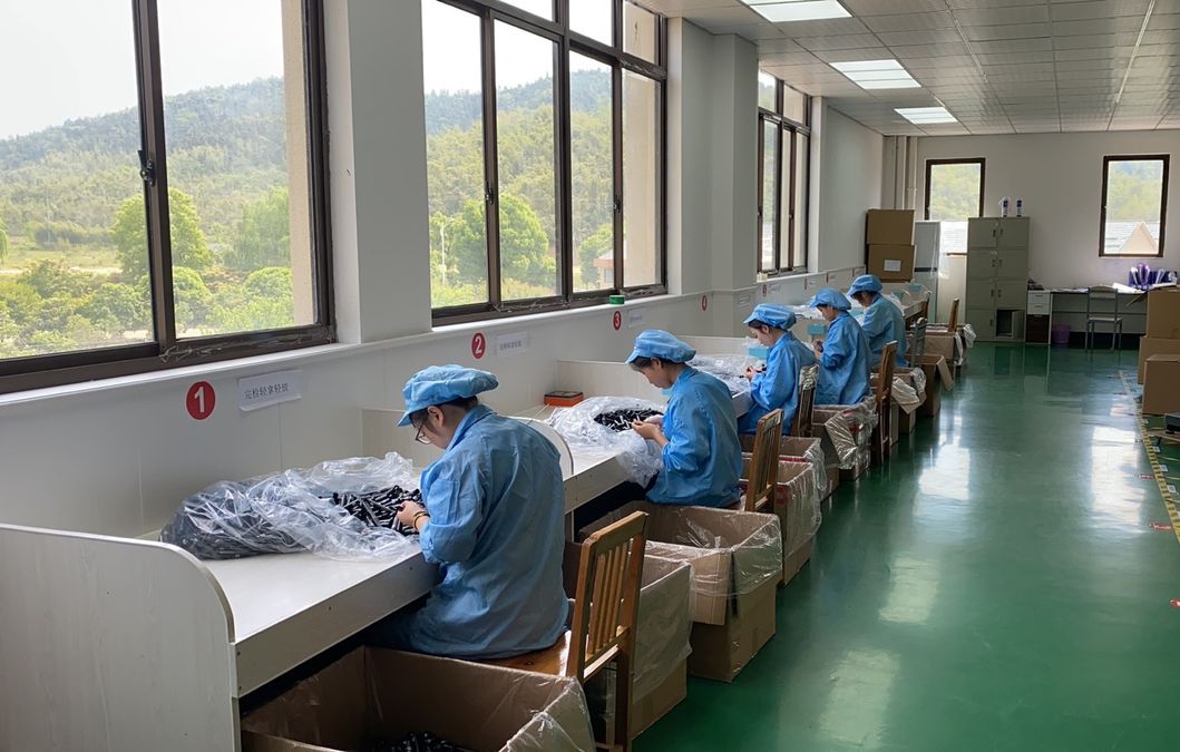 Gradient Color with Colored Tube for Women`S Skin Care Packaging