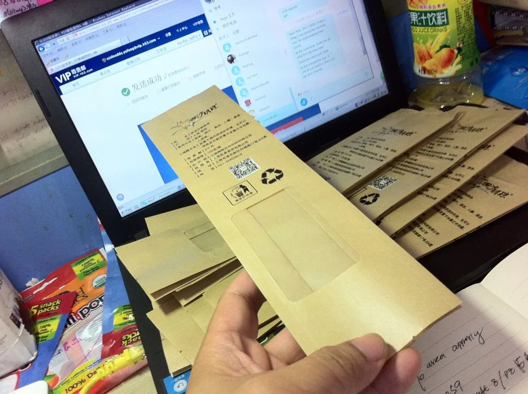 Kraft Paper, Stand up Zipper Packing, Glossy Printing in Matt Background