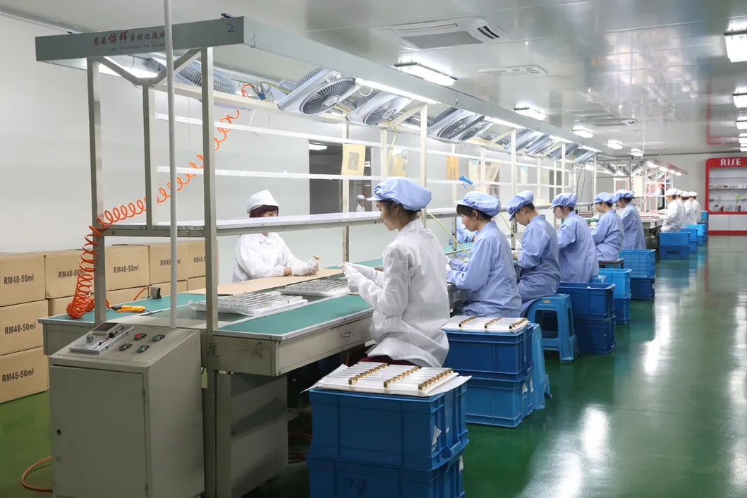 Wholesale 15ml 30ml 50ml 100ml Slik-Screen Printing Clear Serum Airless Bottle with Pump Sprayer