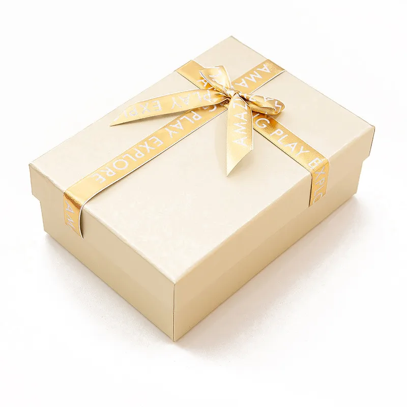 Wholsale Customized Logo Ivory Paper 350g with Matte Laminate Ribbon Hand Bag Gift Box Set